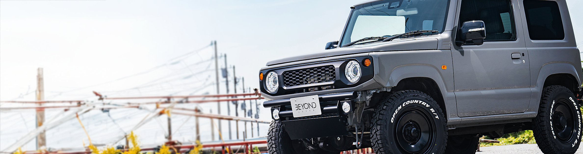 CODE 15 | 夢のコラボで実現した、超絶怒涛の「ワル」グリル：ラングラーのバッドフェイスグリルを彷彿とさせる造形は、USテイストを軸とするビヨンドジャパンのラインアップに相応しい。