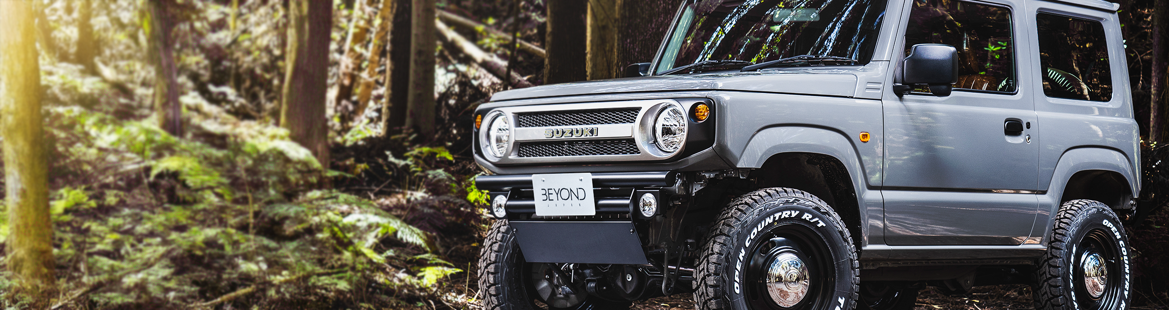 CODE 19 | 純正の素地パーツに馴染む、魅惑のブラックコーデ：シエラは純正フェンダー＆サイドステップが素地のブラックだから、トータルバランスの良さは格別だ。