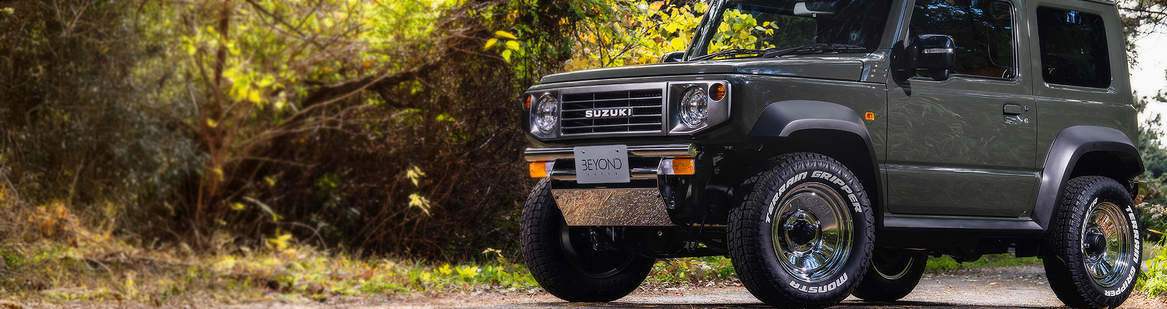 CODE 20 | 妖艶な色合いにも負けない個々のパーツの存在感：懐かしくも先進的なスタイルを追求する。このテクニックは真似したくなるに違いない。