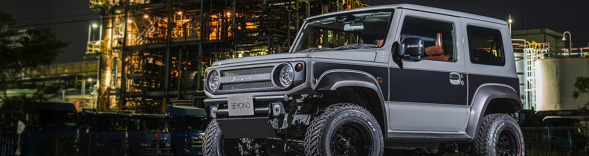 CODE 23｜渋さに光を添える煌めき系バンパースタイル：ミディアムグレーの落ち着きを、上質な輝きで格上げ。ビヨンドジャパンの厳選パーツが、洗練とオフロード感を両立する新しい選択肢に。