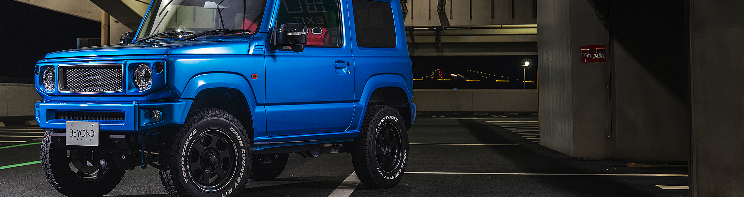 CODE 23｜渋さに光を添える煌めき系バンパースタイル：ミディアムグレーの落ち着きを、上質な輝きで格上げ。ビヨンドジャパンの厳選パーツが、洗練とオフロード感を両立する新しい選択肢に。